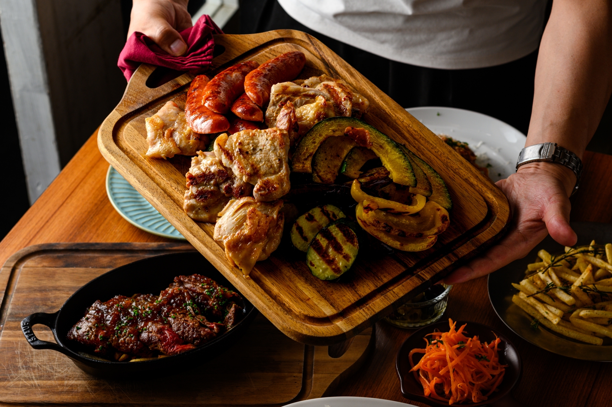 Grilled meat and vegetables platter
